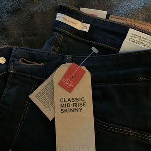 Women’s Levi’s blue jeans